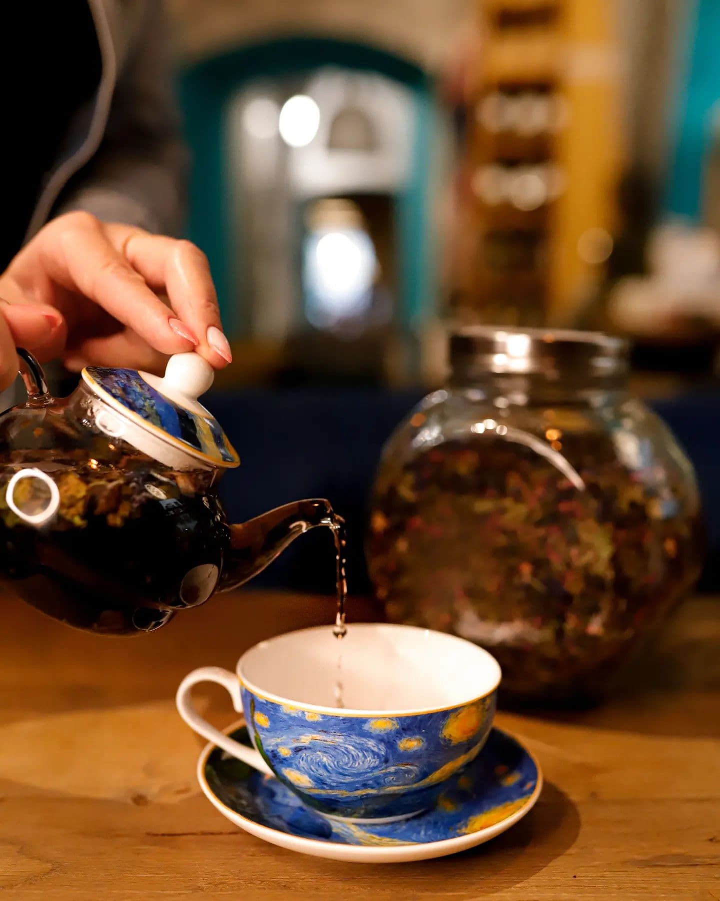 Hot chocolate and sweets at Kawa na Ławę