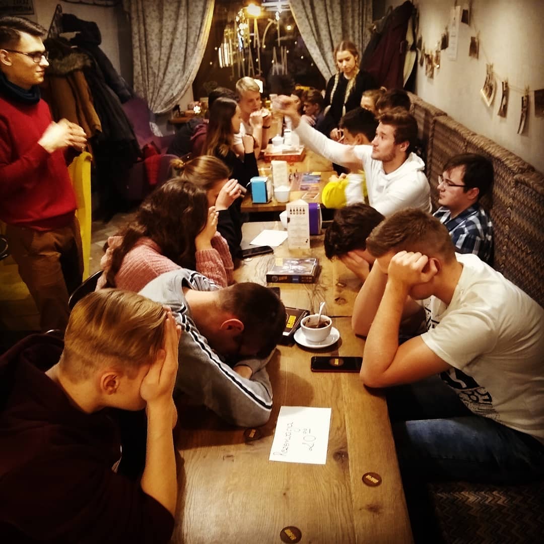 A board game evening at Kawa na Ławę
